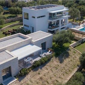 5 bedroom luxury villa with infinity pool, sea views and tennis court near Chania, sleeps 10